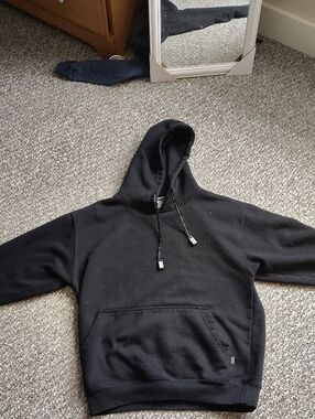 Men's Black Pullover Hoodie with Front Pocket - Unbranded